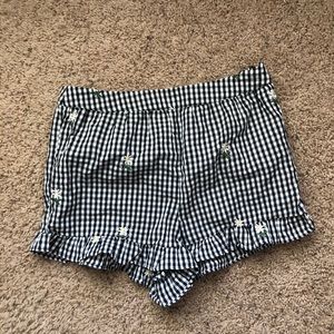 Checkered shorts with small daisies